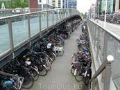 Лейден. А велосипедов здесь не меньше, чем в Амстердаме.