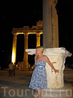 ночной вид древнеримских колонн