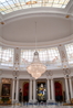 Под куполом установлена четырёхметровая люстра, изготовленная на французском стекольном заводе Баккара (люстр изготовили две — одну для императора Николая ...