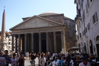 Рим.  Пантеон - античный  храм всех  богов II века от Р.Х.Позже  стал  христианской  церковью. Имеет второе  название - Santa  Maria  ad Martyres.