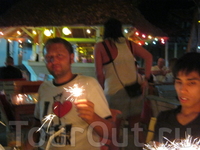 Наши гости отмечают Старый Новый год на острове Самет.
Празднуем День рождение на острове Баунти
