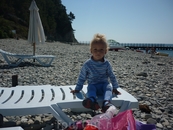 Мой сынулька на пляже Прасковеевки.Надо сказать приехав в Геленджик я не надеялась покупаться в море, решив что будет слишком холодно. Ура!Нам это удалось ...