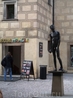 В Праге есть памятник пионеру. Чехи, будучи людьми с юмором, всегда интересовались, а какого пола пионер. Властям это надоело и статуе был приделан… Ну ...