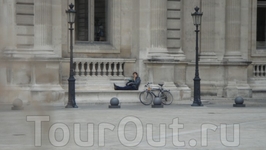 подпитывается Лувром подпитывается Лувром