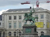 Брюссель. На  Королевской  площади  памятник-конная  статуя Годфриду  де  Булон,первому  правителю  Иерусалима. Подробно о нем в  описании к  фото  под ...