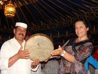 Приобщилась к восточной музыке путем игры на бендире - такой марокканский бубен.