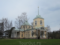 Построена была в 1799-1801 гг по проекту архитектора Якова Перрина. Очень милая и уютная