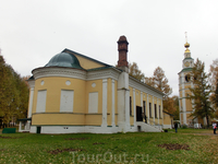 В кремле рядом с главным, Спасо-Преображенским храмом, возвышается крупное протяженное здание – Богоявленский собор. Он был составной частью комплекса угличского соборного храма, предназначался для зи