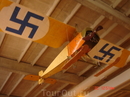 вот они, свастики, нарисованные на крыльях самолёта бароном фон Розеном