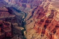 Своим происхождением Гранд-Каньон обязан эродирующей силе реки Колорадо, которая прорезает ущелье на дне каньона на высоте около 560 м над уровнем моря ...