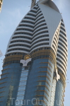 Красивая фотка дубайских небоскребов. На улице этих самых небоскребов, названной в честь первого президента страны Шейха Заида. Ударение на "И". 