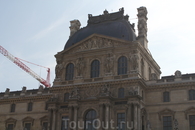 Очень красивое здание Лувра.