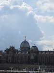 Дрезденская академия художеств, тоже вид через реку, с моста.