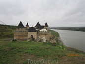 Хотинская крепость расположена на берегу Днестра