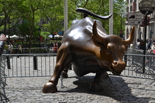 Знаменитый бык - символ Уолл стрит