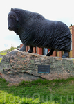 Памятник овцебыку в деревне Домбас / Dombås