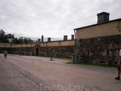 Су́оменли́нна (фин. Suomenlinna — «Финская крепость») или Свеаборг (швед. Sveaborg — «Шведская крепость») — бастионная система укреплений на островах близ ...
