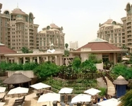 Al Murooj Rotana Hotel & Suites