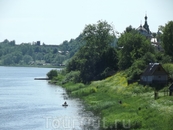 Старая Ладога. 1150 лет государственности Руси. Вид из крепости на реку Волхов. Вдали купола мужского монастыря