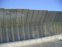 Вифлеем.Стена - граница, отделяющая Вифлеем от Иерусалима.