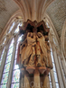 В клаустре красиво оформлены углы, они украшены скульптурными группами. Клаустр начали строить в XIII веке.