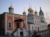 Недавно восстановленная Церковь Рождества Иоанна Предтечи на Торгу (1676—1683), находится рядом с Ивановской башней Кремля (башня названа в честь церкви) ...