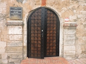 За этими дверями находится исторический музей при крепости