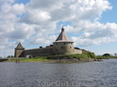 А вот и он - Орешек! Немножко истории: крепость была основа в 1323 году князем Юрием Даниловичем, который был внуком Александра Невского.