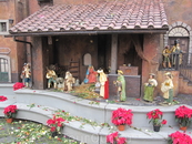 Вертеп. Самое главное украшение в честь Рождества Христова в Италии. Этот расположен на Испанской лестнице.
Чем южнее - тем больше придается значение ...