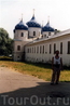 У стен новгородского монастыря