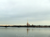 Вид на Троицкий мост и Петропавловскую крепость с набережной Кутузова