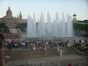 Национальный дворец и "Светящийся фонтан"