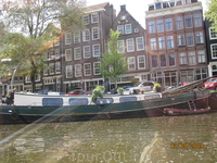 Это как сказала наш экскурсовод самое дорогое и элитное жилье в Амстердаме