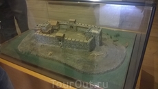 Также в замке проходит выставка, посвященная истории Замка.
