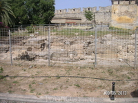 Развалины античного храма Афродиты на площади Платиа Симис