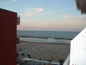 Вид из отеля на пляж