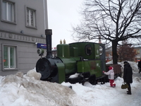 Пярну. Старый паровозик (рядом - кассы автовокзала)