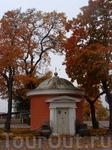 Православная часовня 1837 год - построена на месте разобранной в 1830 году церкви cв. Петра и Павла