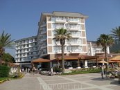 Вид на отель со стороны моря