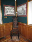 старый стул и гравюры (еще один уголок музея)