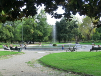 Так неспешно мы добрели до городского парка, так называемых Общественных садов, Giardini Pubblici, небольшой островок зелени  посреди городских каменных ...