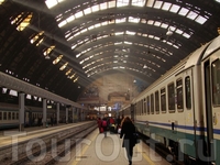 Милан, вокзал рано утром