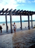 в Плайя Дель Кармен очень красивый пляж, но сильные волны...
песок белый, мелкий..на солнце не нагревается))