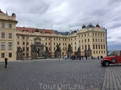 Старый королевский дворец (Starý královský palác), построенный в конце девятого века как княжеская резиденция, после многочисленных перестроек принял облик ...