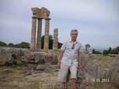 Акрополь. Колонны храма Аполлона Пифийского
