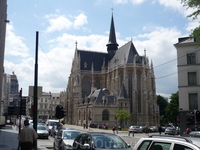 Брюссель.  Нотр дам  дю  Саблон- готическая  церковь богоматери была  построена в 1304 году гильдией  арбалетчиков.  Спустя  44 года церковь  становится ...