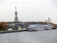 Наше путешествие начинается от Северного речного вокзала города Москвы. Северный речной вокзал был построен одновременно с Каналом имени Москвы ещё до ...