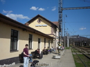 Железнодорожная станция Жьяр(Жар)-над-Хроном: маленькая, расположена на окраине городка, однако, грязновато