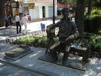 Памятник Александру Ханжонкову в Ялте