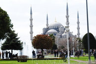 Мечеть Султанахмет(Голубая мечеть)-первая по величине и одна из самых красивых мечетей Стамбула. Мечеть насчитывает шесть минаретов: четыре, как обычно ...